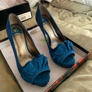 Fergalicious by Fergie Teal color Suede heels size 6
